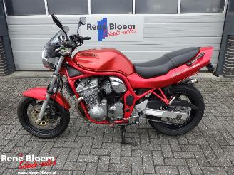 krockskadad bil auto Suzuki 5-serie gSF-600 Bandit 2000/3
