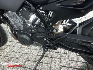 KTM  890 Duke picture 12