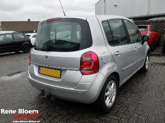 damaged passenger cars Renault Modus 1.6-16V Night & Day 111pk Automaat 2011/12