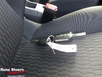 Peugeot 208 1.2 PureTech Signature Navi 5drs picture 12