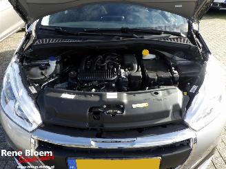 Peugeot 208 1.2 PureTech Signature Navi 5drs picture 23