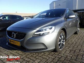 Damaged car Volvo V-40 2.0 D3 Dynamic 150pk Aut Edition 2019/3