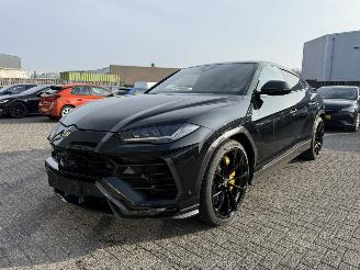 skadebil auto Lamborghini Urus 4.0 V8 Carbon Full Option 650pk 2022/2