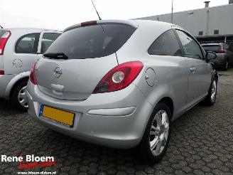 Coche accidentado Opel Corsa 1.4 16V 111 Edition 2010/11