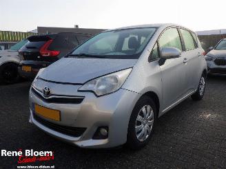damaged passenger cars Toyota Verso -S 1.3 VVT-i Aspiration 2011/3