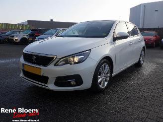 skadebil auto Peugeot 308 1.2 PureTech Blue Lease Executive 110pk 2018/6