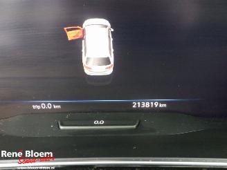 Volkswagen Golf 1.6 TDI HighLine R-Line 5drs picture 17