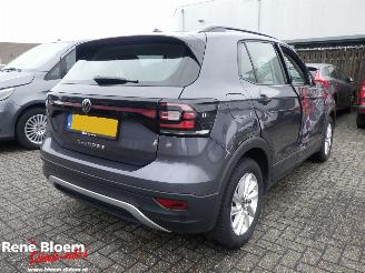 Voiture accidenté Volkswagen T-Cross 1.0 TSI Life 5drs 2022/5