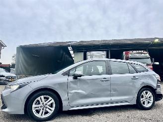 krockskadad bil auto Toyota Corolla Touring sports 1.8 Hybrid 148pk automaat Business - nap - vaste prijs - camera - line + front assist - afn trekh - clima + cruise contr - keyless start 2022/10
