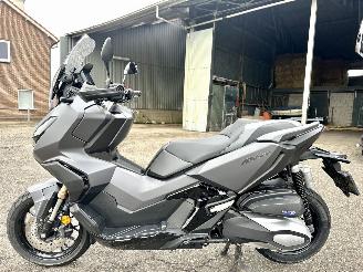 krockskadad bil motor Honda GoldWing ADV 350A 29pk Matgrijs - keyless - handvat verwarming - abs - slechts 5284km gelopen - lichte krassen 2022/10