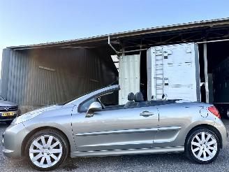 Damaged car Peugeot 207 CC 1.6 VTi 120pk automaat Roland Garros - nap - clima - cruise - pdc - bi color leer - 4x nieuwe banden 2009/1
