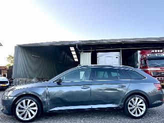 skadebil auto Skoda Superb 1.6 TDI 120pk dsg aut + f1 Style Bus - pano - nap - xenon - rest bpm 1300 - keyless - front + side + line assist - elektr klep 2017/4