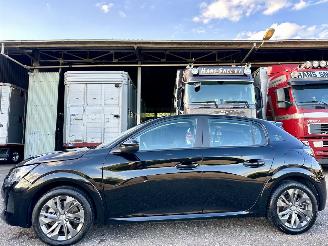 Auto incidentate Peugeot e-208 EV 50kwh 136pk aut Active Pack - 57dkm nap - line assist - navi - pdc - lmv - stoelverw - airco - cruise - carplay 2022/12