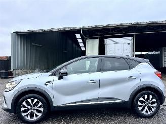Unfallwagen Renault Captur 1.0 TCe Turbo 101pk Intens - nap - navi - camera - pdc v+a - keyless - virtual - front + line assist 2019/12