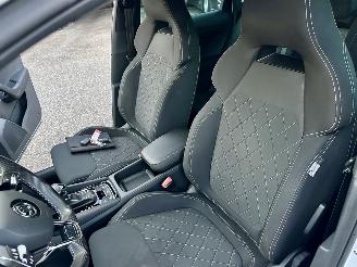 Skoda Karoq 1.5 TSI ACT 150pk 7-Traps aut + F1 Sportline Bus - navi - camera - keyless - virtual - stuurverw - sfeerverl - kuipstoelen picture 19