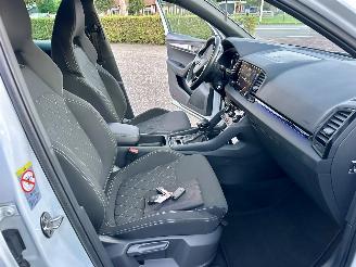 Skoda Karoq 1.5 TSI ACT 150pk 7-Traps aut + F1 Sportline Bus - navi - camera - keyless - virtual - stuurverw - sfeerverl - kuipstoelen picture 60