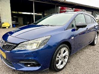 Opel Astra sports tourer 1.2T 131pk 6-bak - nap - navi - cam - bose - stoelverw v+a - stuurverw - keyless - front + line assist picture 2