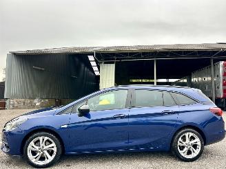 damaged passenger cars Opel Astra Sports tourer 1.2T 2021/2