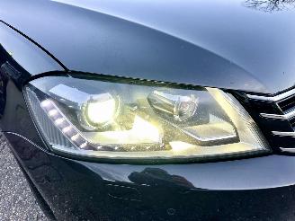 Volkswagen Passat 2.0 TDI 140pk aut Highl Exe Ed - pano - stoelverw v+a - dvd in hoofdst - xenon - standkachel picture 113