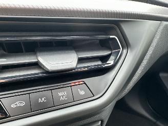 BMW 1-serie 118D 2.0 150pk 8-traps aut + f1 M-Sport - pano - front + line + side + park assist - sfeerverl - keyless - virtual picture 40