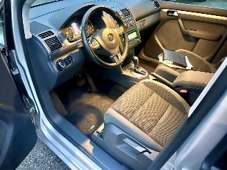 Volkswagen Touran VAN 1.6 TDI 105pk 7-Traps dsg aut Comf - nap - clima - cruise - trekh - lmv - privacy glass - luxe uitvoering picture 15