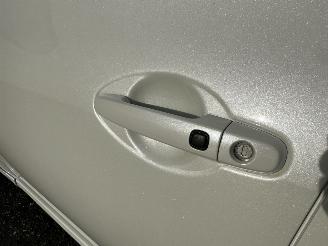 Toyota Auris 1.8 Full Hybrid 123pk aut Executive - nap - navi - camera - keyless entry + start - lmv + 4x goede banden picture 89