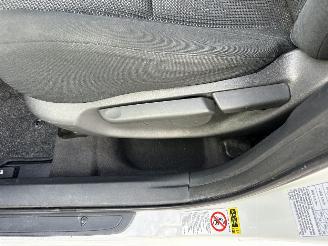 Toyota Auris 1.8 Full Hybrid 123pk aut Executive - nap - navi - camera - keyless entry + start - lmv + 4x goede banden picture 42