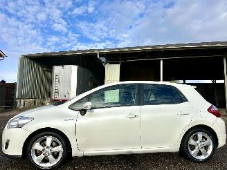 Schadeauto Toyota Auris 1.8 Full Hybrid 123pk aut Executive 2011/1