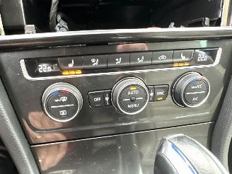 Volkswagen e-Golf 7.5 aut Highl - nap - virtual - keyless - leer - stoelverw - sfeerverl - cam - front + line + side assist picture 24