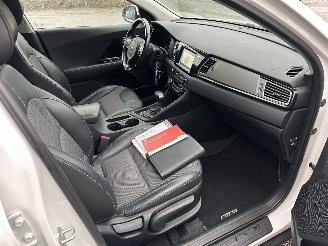 Kia Niro 1.6 GDi Hybrid ExecutiveLine - 77dkm nap - navi - camera - trekh - pdc - half leer - line assist picture 23