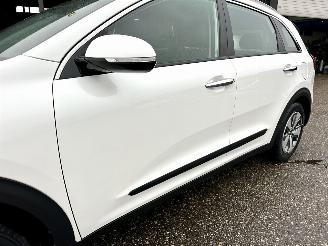 Kia Niro 1.6 GDi Hybrid ExecutiveLine - 77dkm nap - navi - camera - trekh - pdc - half leer - line assist picture 86