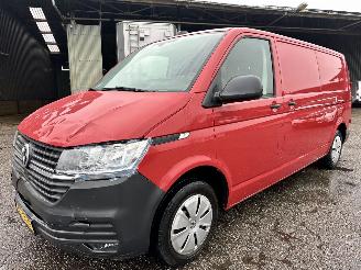 Volkswagen Transporter 2.0 TDI 150pk 6-bak Lang 3pers - 2x schuifdeur - nap - camera - navi - airco - cruise - pdc - trekh - facelift picture 2