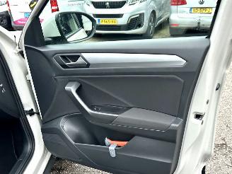Volkswagen T-Roc 1.5 TSI 150pk 7-Traps aut Life - 7dkm nap - navi - cam - virtual - front + line + park assist - keyless picture 37