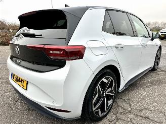 Volkswagen ID.3 58kWh 204pk aut First Plus - nap - navi - cam - keyless - 19 inch - stuurverw - front + line assist - sfeerverl picture 5