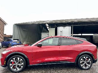 Schadeauto Ford Mustang Mach-e 75 kWh AWD 371pk automaat Premium - pano - 2023/5