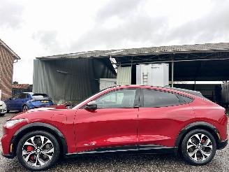 skadebil auto Ford Mustang Mach-e 75 kWh AWD 371pk automaat Premium - pano - 2023/5