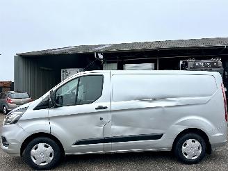 skadebil bedrijf Ford Transit Custom 2.0 TDCI 105pk 6-bak euro.6 trend - nap - 1e eig - airco - camera - cruise - stoelverw - pdc - trekh 2018/12