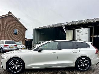 skadebil auto Volvo V-60 2.0 B4 Hybrid 8-traps aut R-Design - nap - virtual - leer - stuur + stoelverw - trekh - front + line + side assist 2020/7