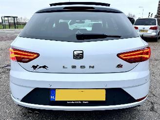 Seat Leon 1.5 TSI 131pk FR Ult Ed - pano - 78dkm - facelift - virtual - front assist - sfeerverl - pdc v+a - alarm - nardo grey picture 6