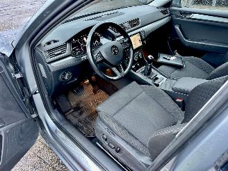 Skoda Superb 2.0 TDI 150pk 6-bak euro.6 Style Bus - nap - navi - camera - front + side + park assist - keyless entry + start picture 20