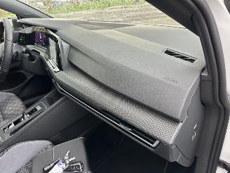 Volkswagen Golf 1.5 eTSI aut + f1 162pk R-Line - pano - hud - keyless - virtual - front + line + side + park assist picture 58