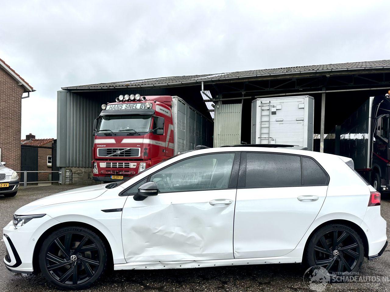 Volkswagen Golf 1.5 eTSI aut + f1 162pk R-Line - pano - hud - keyless - virtual - front + line + side + park assist