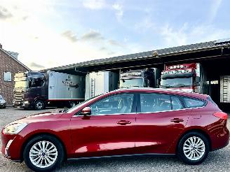 škoda osobní automobily Ford Focus 1.0T EcoBoost 125pk 6-bak Titanium Bus - nap - keyless - front + line assist - trekh - pdc v+a - navi - CarPlay 2019/2