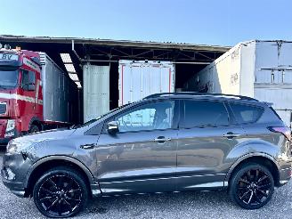 Schadeauto Ford Kuga 1.5 EcoB Turbo 150pk ST-Line 2017/9