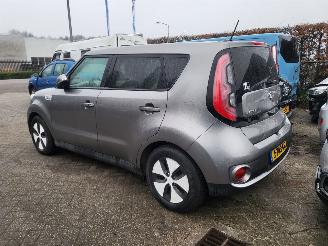 Kia E-Soul electrische kia soul , geen schade ,, zwak accupakket 100% laden is 50 km picture 2