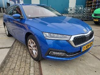 uszkodzony samochody osobowe Skoda Octavia Skoda Octavia Combi 1.5 E hybride -TSI Business Edition Plus 2024/3