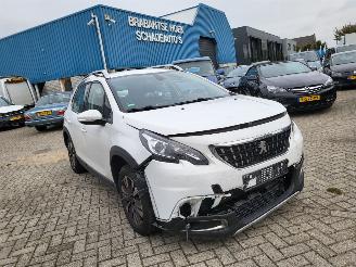 skadebil auto Peugeot 2008 AUTOMAAT Peugeot 2008 1.2 PureTech Allure 69000KM  RIJDBAAR 2016/1
