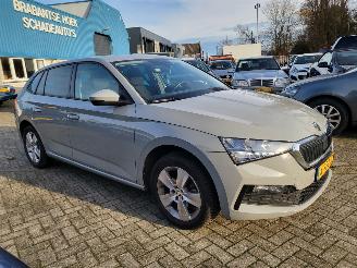 krockskadad bil auto Skoda Scala AUTOMAAT 1.0 TSI  110 PK  Ambition 2024/2