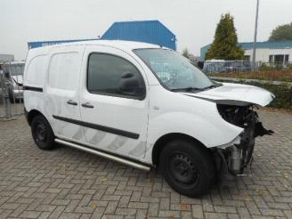 skadebil bedrijf Renault Kangoo 1.5 dCi 90 PK  AIRCO, NAVI ,2 SCHUIFDEUREN , KLEP 2015/7