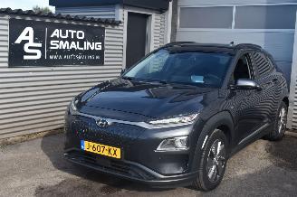 Vaurioauto  passenger cars Hyundai Kona 64Kwh Premium 204Pk SOH 100% Fase 3 *Navi/Clima/Camera/Leder/Stoelverwarming 2020/9